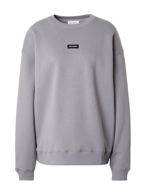 Se OH APRIL Sweatshirt  mørkegrå / sort ved About You