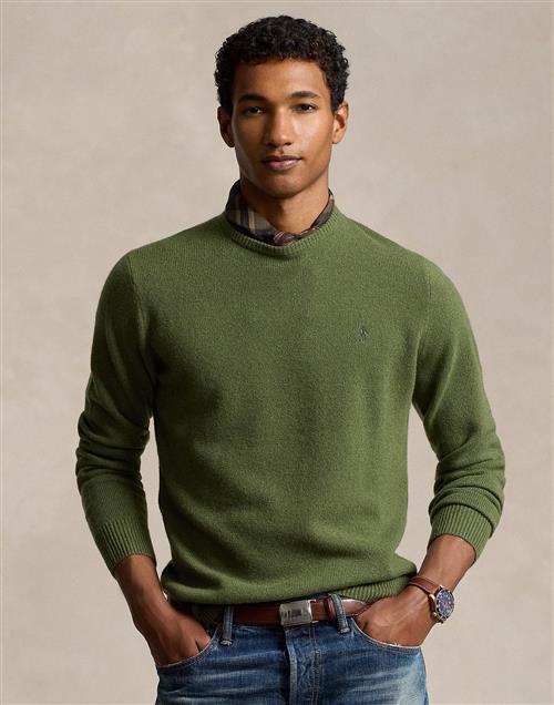 Se Polo Ralph Lauren 2/27 Merino Rwsls CN PP Mand Classic Olive Heather Sweaters Str L Merino - hos Magasin ved Magasin