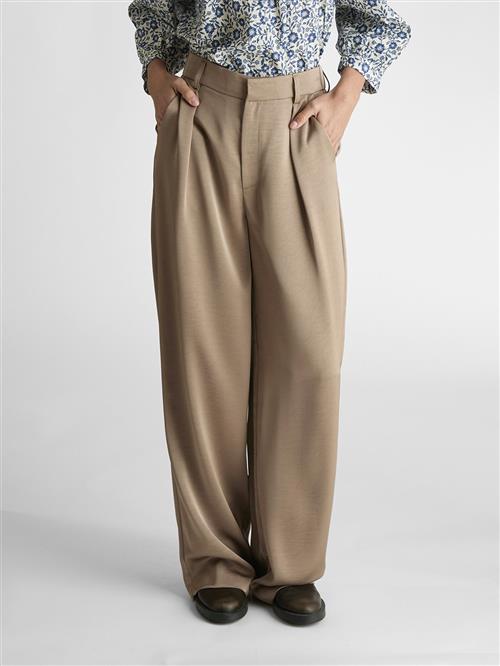 Se Neo Noir Alessandra Heavy Sateen Pants Kvinde Dark Taupe Bukser Med Brede Ben Str 42 - hos Magasin ved Magasin