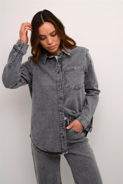 Se Kaffe Karyana Denim Shirt Kvinde Light Grey Denim Langærmede Skjorter Str 40 Denim - hos Magasin ved Magasin