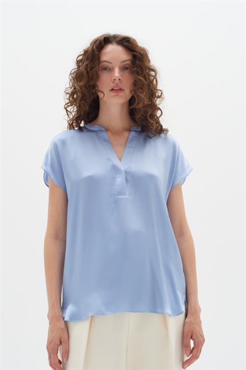 InWear Liraiw Leonore Top Premium 100 Silk Kvinde Blue Serenity Kortærmede Bluser Relaxed Fit Str 44 - hos Magasin