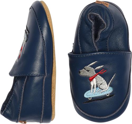 Se Melton Skater dog Leather Slippers Navy Academy Hjemmesko Str 22/23 - Læder hos Magasin ved Magasin