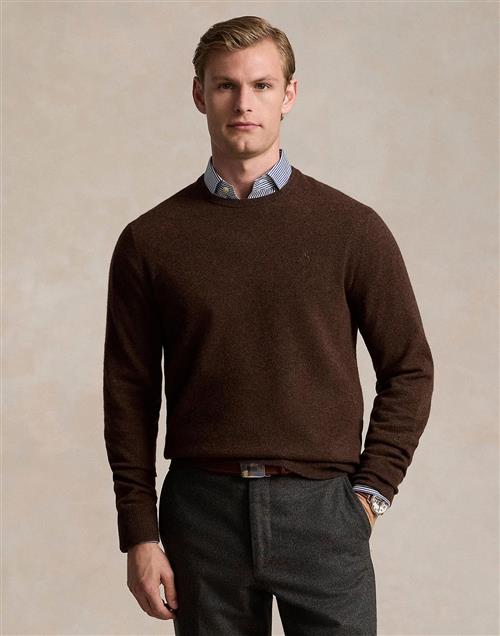 Se Polo Ralph Lauren 2/27 Merino Rwsls CN PP Mand Dark Chestnut Heather Sweaters Str S Merino - hos Magasin ved Magasin