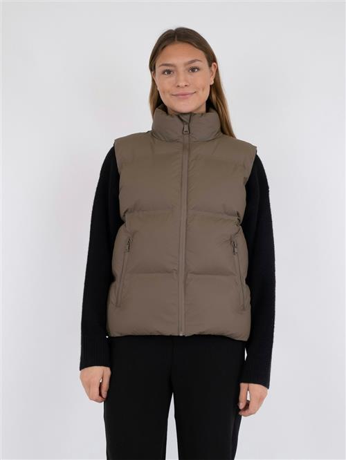 Se Neo Noir Annike C Puffer Waistcoat Kvinde Dark Taupe Veste Str 42 - hos Magasin ved Magasin