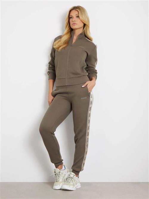 Se GUESS Britney Jogger Kvinde Equestrian Brown Sweatpants Str XS - hos Magasin ved Magasin