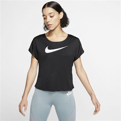 Se Nike Swoosh Run Ss Top L - Trænings T-shirts Polyester hos Magasin ved Magasin