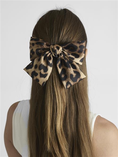 Se Neo Noir Bow Hair Clip One Size - Andet hos Magasin ved Magasin