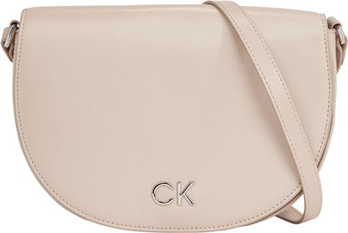 Calvin Klein CK Daily Saddle BAG_Pearlized One size - Skuldertasker hos Magasin