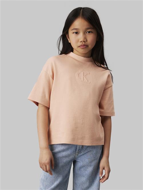 Se Calvin Klein Stitch Monogram SS TOP Str 8 år - Tfc Kortærmede T-shirts hos Magasin ved Magasin