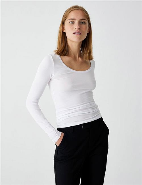 mbyM Anna top Kvinde 888 Optical White Langærmede T-shirts Str L - Elastan hos Magasin