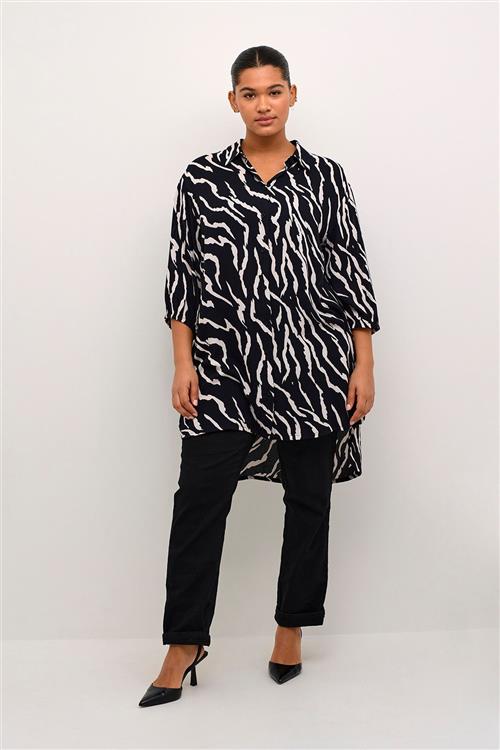 Se Kaffe Curve Kcsonna Shirt Kvinde Black / Antique Zebra Print Langærmede Bluser Str 48 - hos Magasin ved Magasin