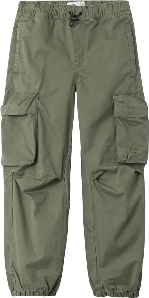 Name It Nkmben R Parachute TWI Pant 1900tf Str 128 - Dusty Olive Bukser hos Magasin