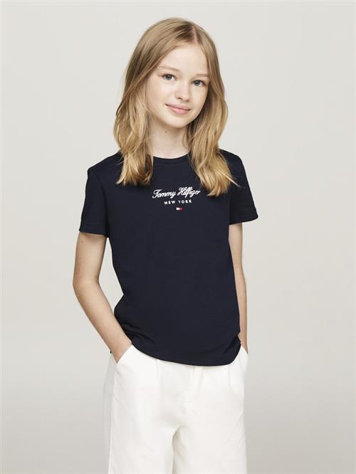 Se Tommy Hilfiger TH NYC Foil TEE SS Str 6 - Desert Sky Kortærmede T-shirts hos Magasin ved Magasin