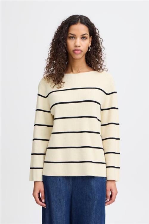 Se ICHI Ihboston LS6 Kvinde Almond Milk Black Stripe Sweaters Loose Fit Str L - hos Magasin ved Magasin