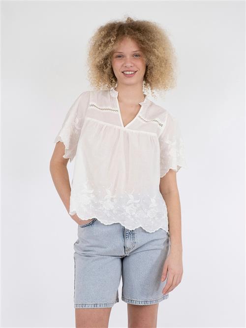 Se Neo Noir Micheline Emb Blouse Kvinde Off White Kortærmede Bluser Str 40 - hos Magasin ved Magasin