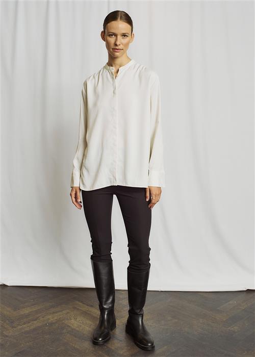 Se Bruun & Stengade BS Adora Shirt Kvinde Off White Skjorter Str 36 - hos Magasin ved Magasin