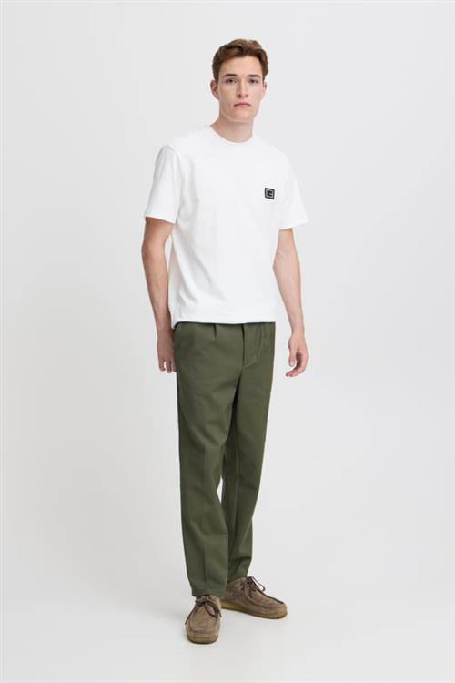 Se Casual Friday Cfmarc Performance Pants With Pleat Mand Deep Depths Chinos Relaxed Fit Str 33/32 - hos Magasin ved Magasin