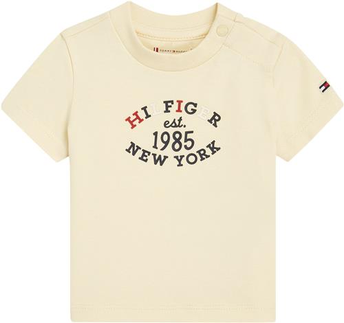 Tommy Hilfiger Monotype Oval Regular TEE SS Str 18 mdr / 86 cm - Lemon Zest Kortærmede T-shirts hos Magasin