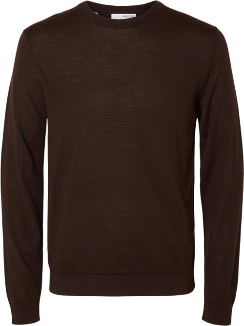 Se Selected Homme Slhtray LS Knit Merino Crew Neck NO Mand Chocolate Torte Sweaters Regular Fit Str L Merino - hos Magasin ved Magasin