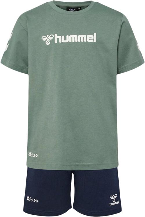 Se Hummel Novet Tshirt, sæt 140 - Træningssæt hos Magasin ved Magasin