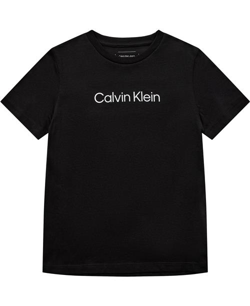 Calvin Klein Inst. Logo SS Tshirt Str 14 - Ck Black Kortærmede T-shirts hos Magasin