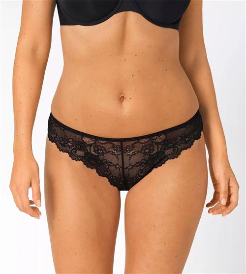 Se Triumph Tempting Lace Brazilian String Brazilian Str L - hos Magasin ved Magasin