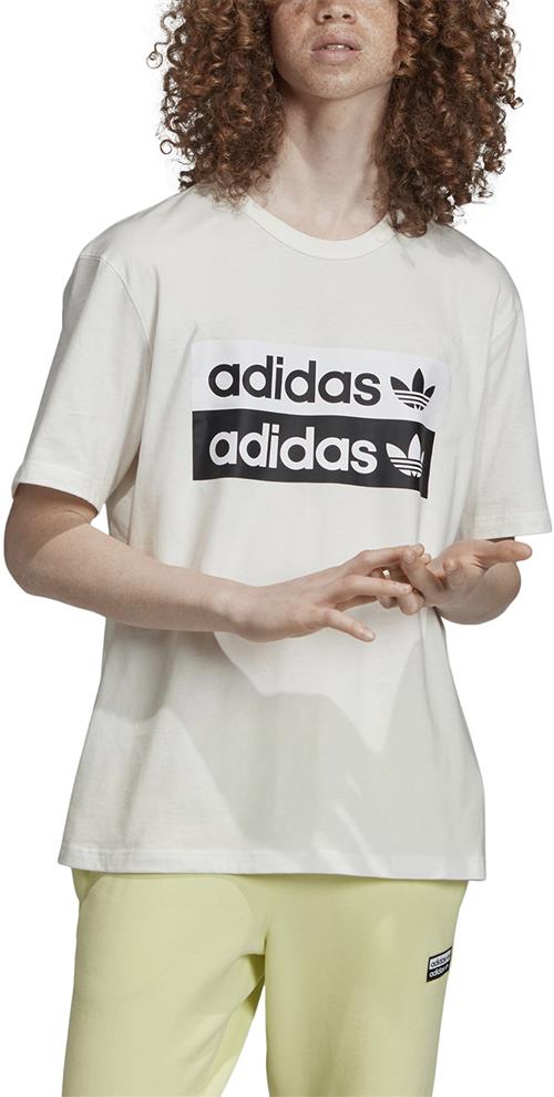 Se adidas R.Y.V. Logo Tshirt L - T-shirts hos Magasin ved Magasin