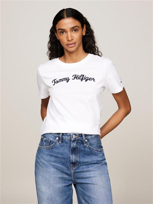 Se Tommy Hilfiger REG Script CNK SS Kvinde White Kortærmede T-shirts Str S - hos Magasin ved Magasin