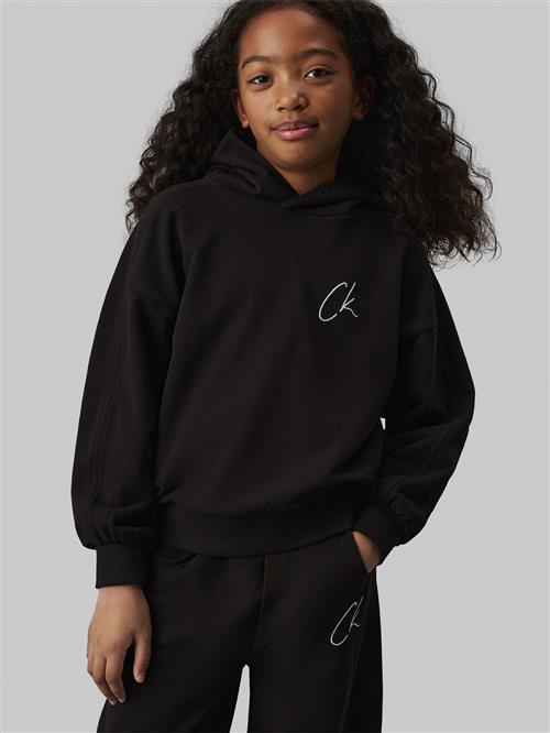 Se Calvin Klein CK Signage Comfort Hoodie Str 10 - Ck Black Sweatshirts hos Magasin ved Magasin