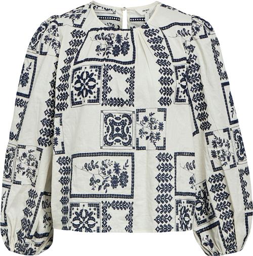 Object Objdicte LO L/S TOP CC1 AW Kvinde White Sand/sky Captain Embroidery Toppe Str 42 - hos Magasin