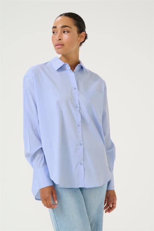 Se Kaffe Katara Shirt Kvinde Light Blue Pin Stripe Langærmede Skjorter Str 46 - hos Magasin ved Magasin