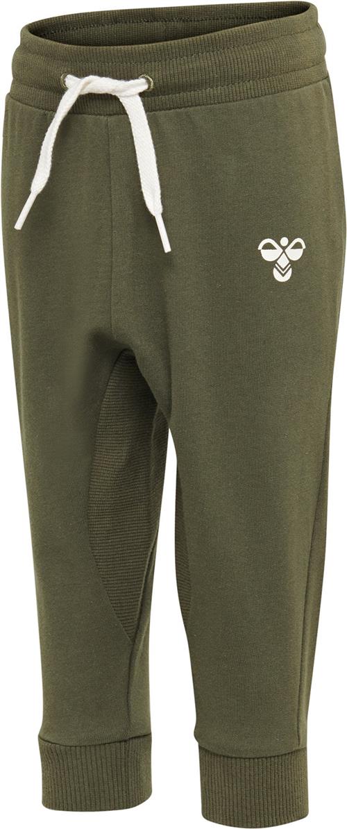 Se Hummel Apple Pants Str 4-6 mdr / 68 cm - Grøn Bukser hos Magasin ved Magasin