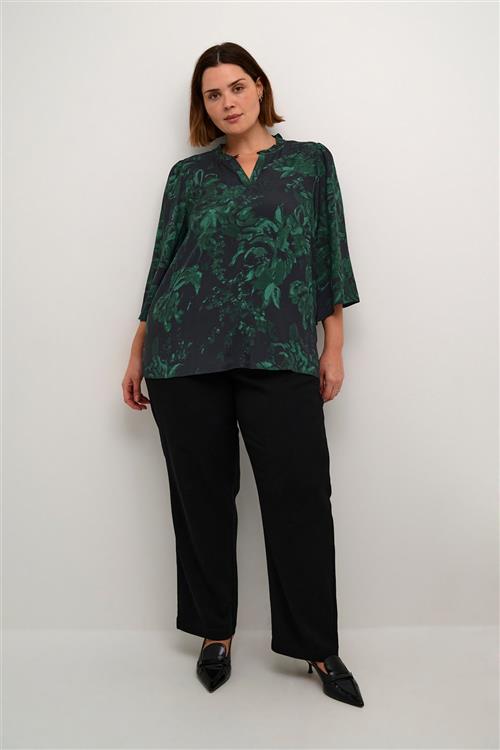 Se Kaffe Curve Kcmina Blouse Kvinde Black/green Painted Flower Langærmede Bluser Str 44 - hos Magasin ved Magasin