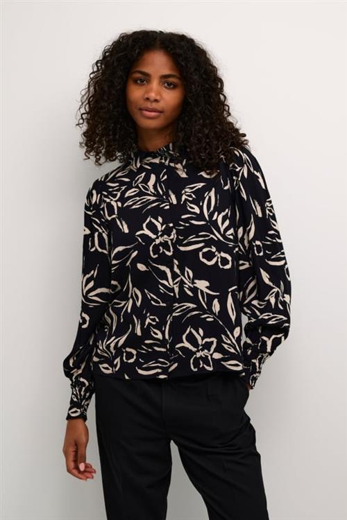 Kaffe Kaforrest Shirt Kvinde Black/sand Painted Flower Skjorter Str 40 - hos Magasin