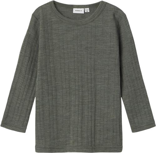 Name It Nmmwang Wool Needle LS TOP Solid NO Str 92 - Mulled Basil Langærmede T-shirts hos Magasin