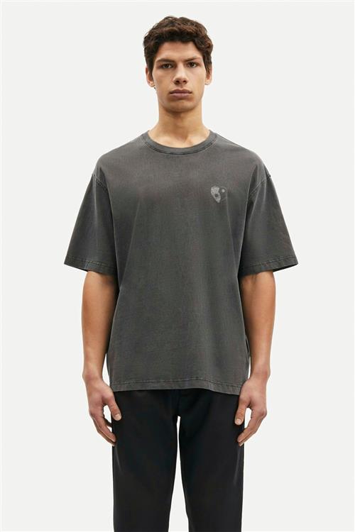 Se Samsøe Samsøe Sapoetry Tshirt 14508 Kvinde Black Balance Toppe Str L - Bomuld hos Magasin ved Magasin