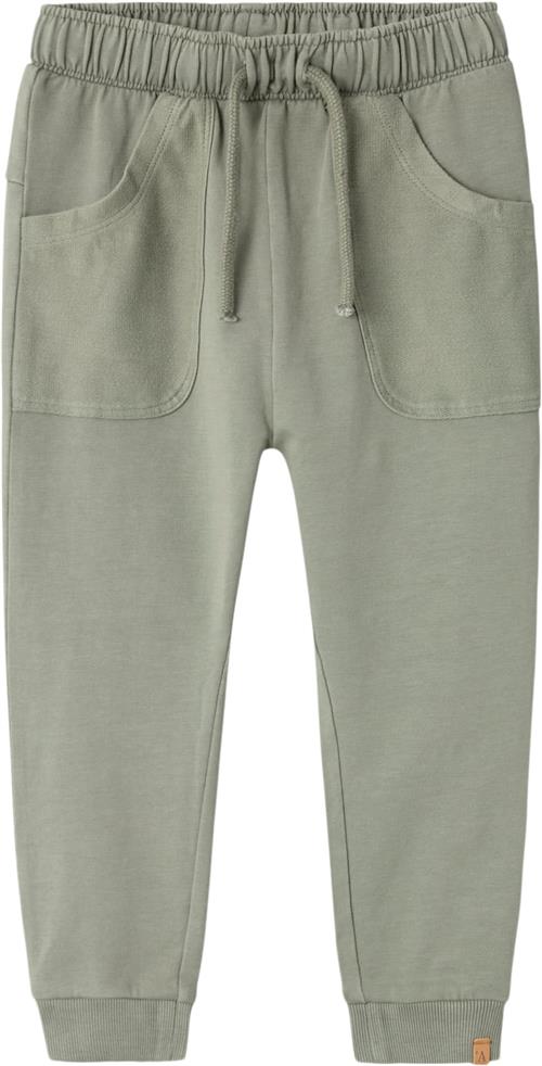 Lil' Atelier Nmmomads Nreg Sweat Pant LIL Str 122 - Seagrass Bukser Bomuld hos Magasin