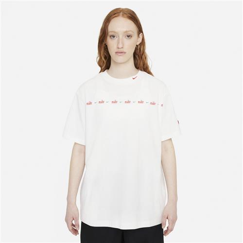 Se Nike Sportswear Swoosh T Shirt S - Trænings T-shirts hos Magasin ved Magasin