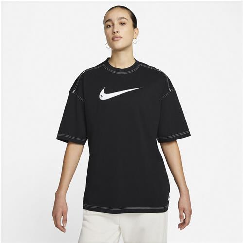 Se Nike Sportswear Swoosh T Shirt XL - Trænings T-shirts hos Magasin ved Magasin