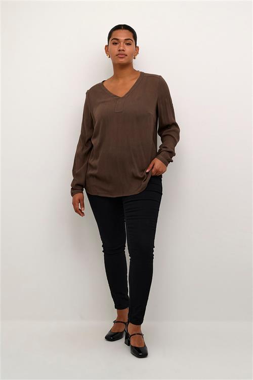 Se Kaffe Curve Kcami LS Blouse Kvinde Major Brown Langærmede Bluser Str 52 - hos Magasin ved Magasin