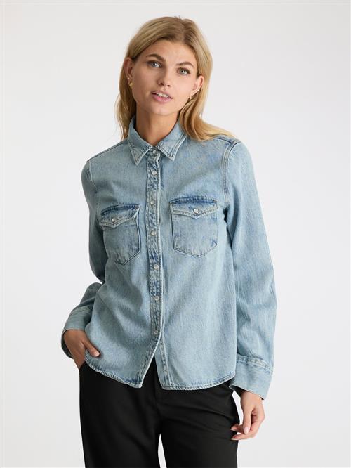 Se Neo Noir Roger Denim Shirt Kvinde Smoke Blue Denimskjorter Str 38 Denim - hos Magasin ved Magasin