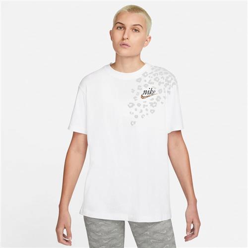 Se Nike Sportswear Boyfriend Fit T Shirt XL - Trænings T-shirts hos Magasin ved Magasin