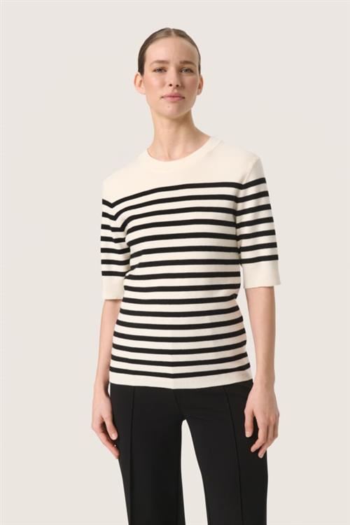 Soaked in Luxury Slpina Striped Tee Kvinde White With Black Stripe Kortærmet Strik Regular Fit Str S - hos Magasin