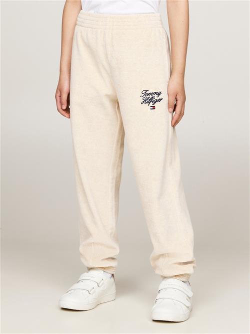 Se Tommy Hilfiger TH Script Velour Pant Str 12 Velour - Heathered Oat Bukser hos Magasin ved Magasin