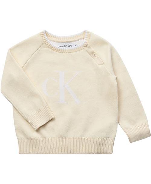 Se CK Kids Newborn Fluffy Monogram Logo Sweater Str 62 - Yab Strik hos Magasin ved Magasin