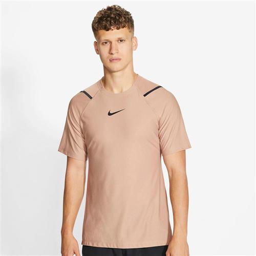 Se Nike Pro T Shirt M - T-shirts hos Magasin ved Magasin