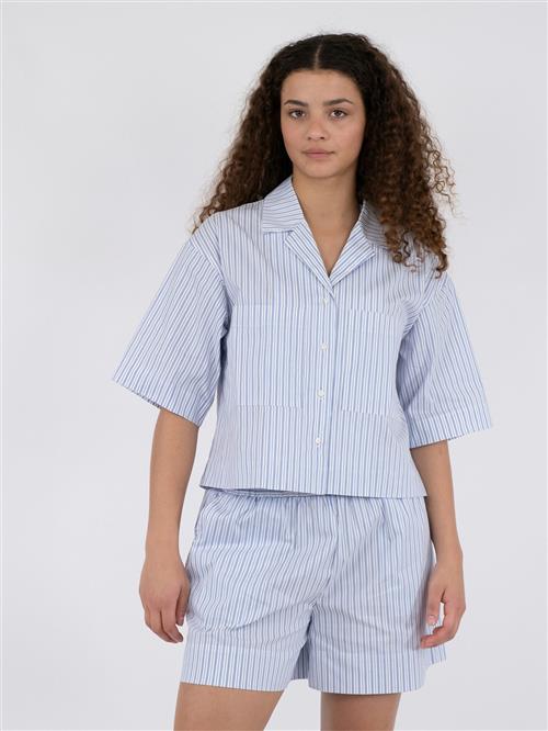 Se Neo Noir Ginna Stripe Shirt Kvinde Light Blue Kortærmede Skjorter Str 44 - hos Magasin ved Magasin