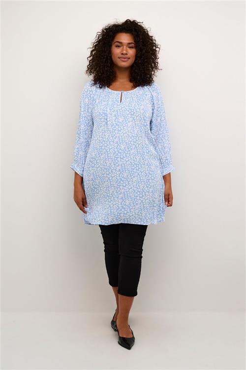 Kaffe Curve Kcami Tunic 3/4 Printed Kvinde Vista Blue / Chalk Flower Tunikaer Str 46 - hos Magasin