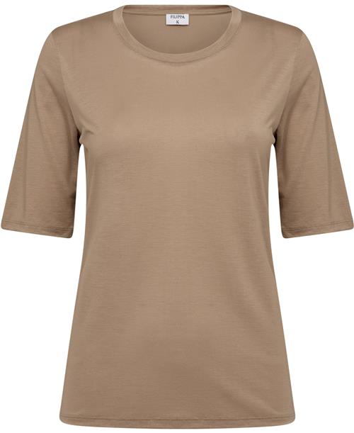 Se Filippa K Elena Tee Kvinde Sandstone Kortærmede T-shirts Str S - hos Magasin ved Magasin