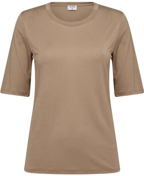 Se Filippa K Elena Tee Kvinde Sandstone Kortærmede T-shirts Str M - hos Magasin ved Magasin